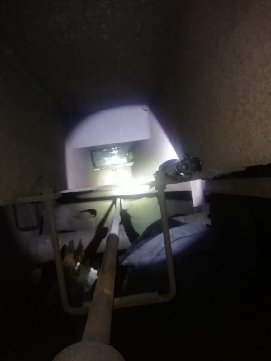 На Закарпатті службовий собака знайшов під вагоном поїзда прикріплені до розтяжок контрабандні сигарети (ФОТО)
