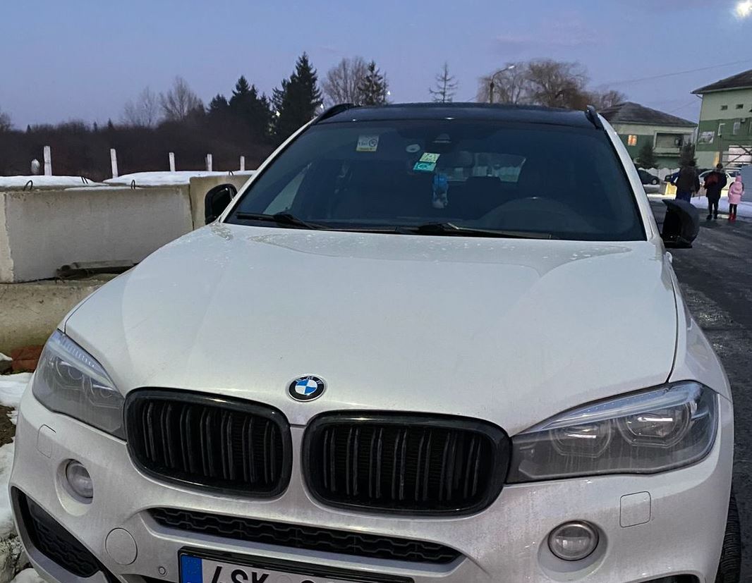 Закарпатець намагався ввезти позашляховик BMW X6 за підробленими документами (ФОТО)
