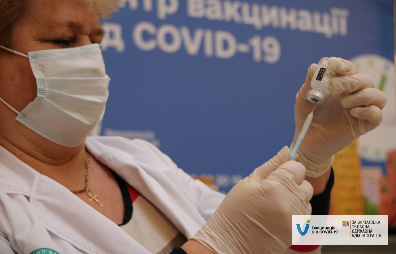 На Закарпатті понад 10 тисяч людей уже отримали бустерну дозу вакцини