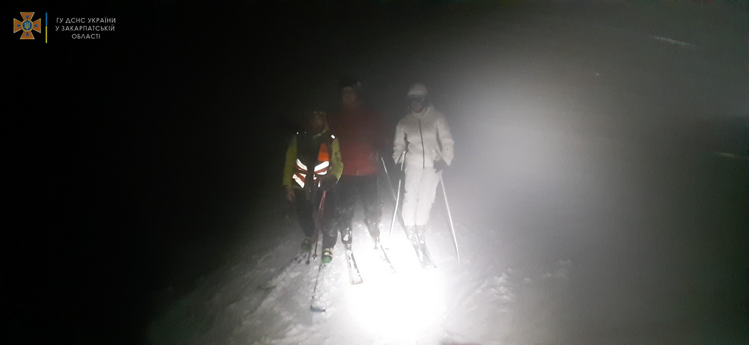 На Закарпатті розшукали двох лижників, що заблукали в тумані (ФОТО)
