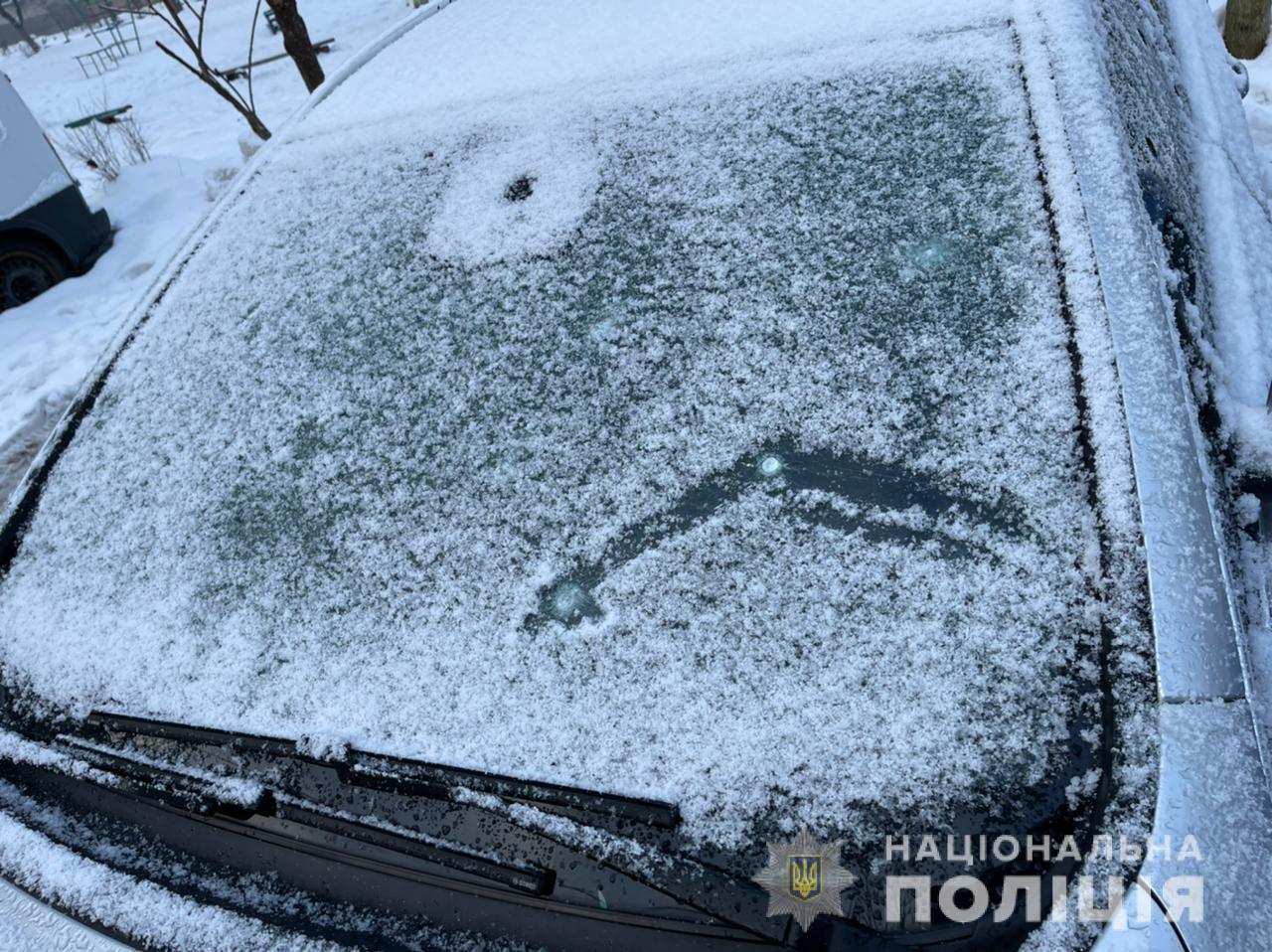 Депутату Хустської міськради на авто порізали шини та стріляли по вікнах (ФОТО)