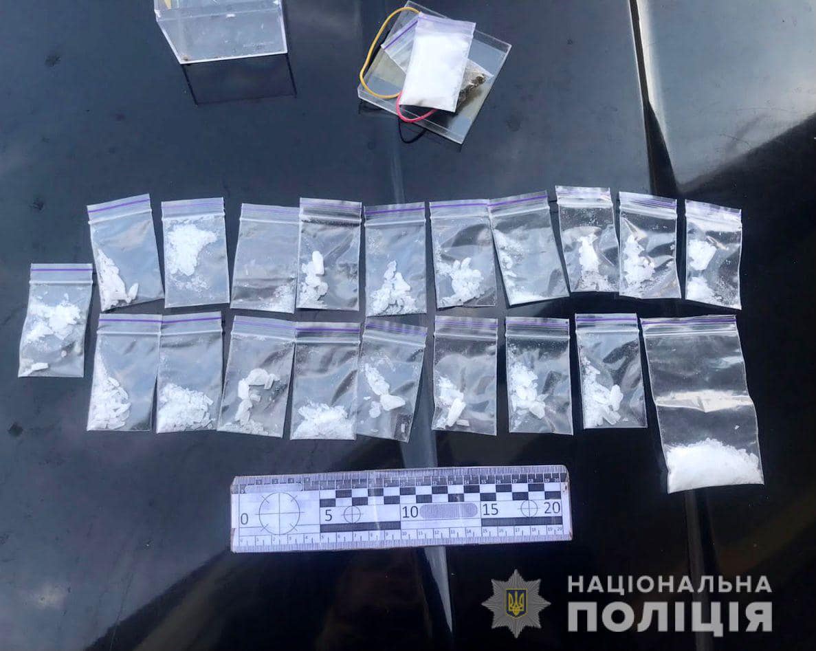 В Ужгороді затримали неповнолітнього наркоторговця з "товаром" на майже 50 тис грн (ФОТО)