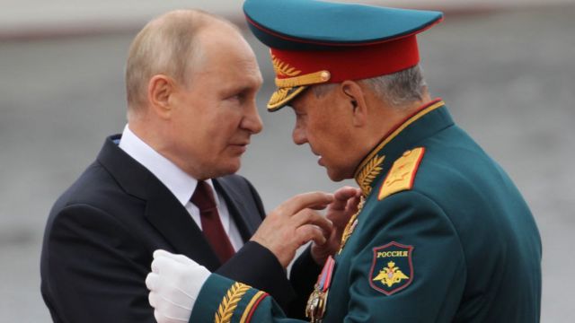 Путін заявив, що попри війну з Україною, РФ ніщо не загрожує: військового стану не буде
