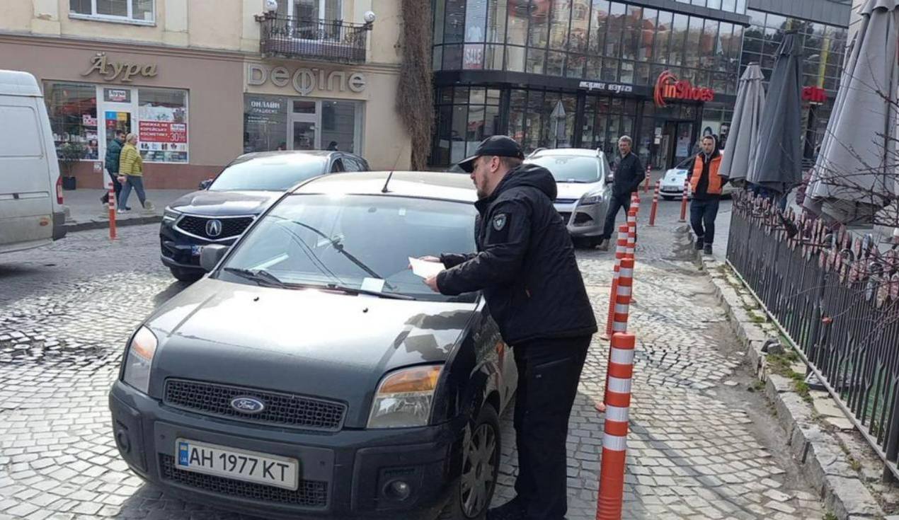 В Ужгороді у злісних порушників правил паркування вилучатимуть автомобілі для потреб ЗСУ