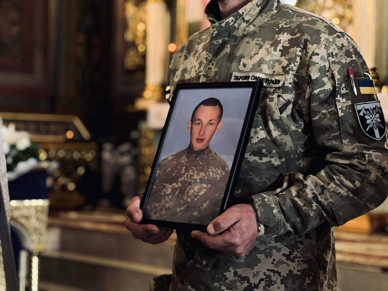 У Мукачеві попрощалися із полеглим за Україну Героєм Олександром Федоркою (ФОТО)