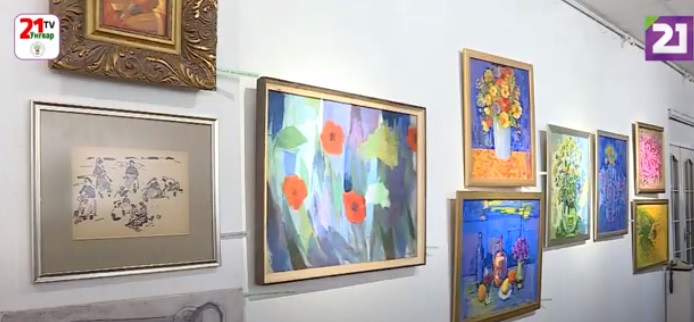 Виставка-продаж художніх творів на підтримку ЗСУ діє у галереї "Ужгород" (ВІДЕО)