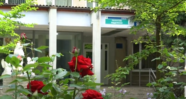 У пологовому відділенні лікарні Мукачева облаштовують сучасні родзали та операційну (ВІДЕО)