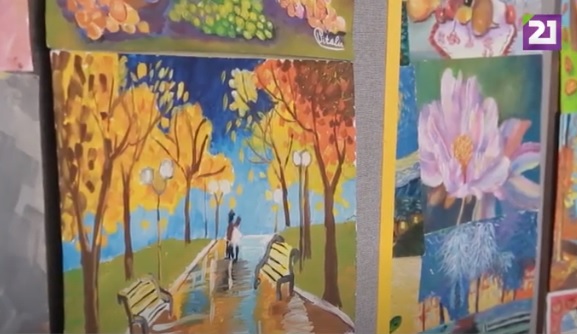 9-річна художниця презентувала в Ужгороді свій "Кольоровий світ захоплень" (ВІДЕО)