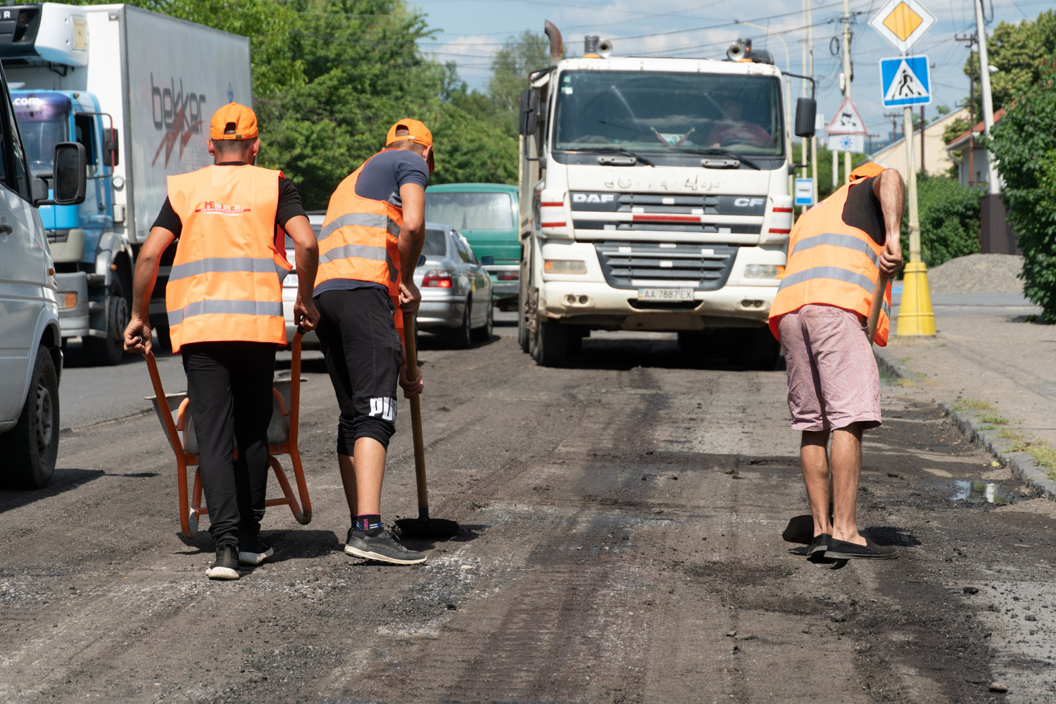 Поточні ремонти вулиць розпочали в Ужгороді (ФОТО)