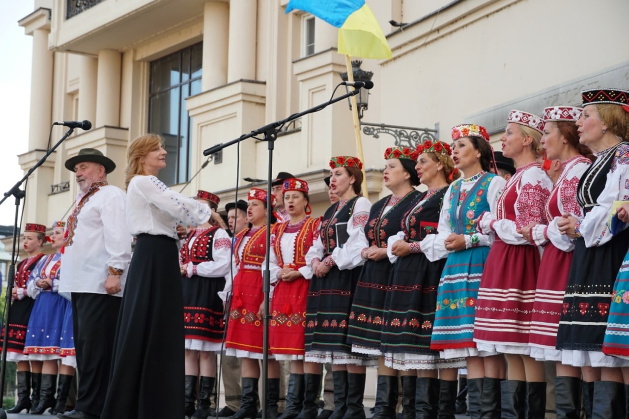 В Ужгороді відбувся благодійний концерт Закарпатського народного хору на підтримку Збройних сил України (ФОТО)