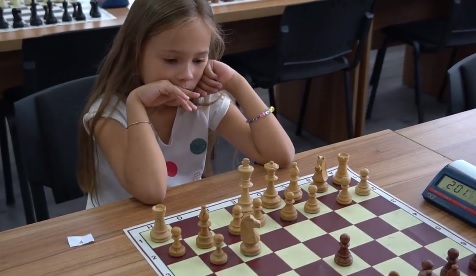 8-річна мукачівка здобула "срібло" на Чемпіонаті Європи з бліц-шахів (ВІДЕО)