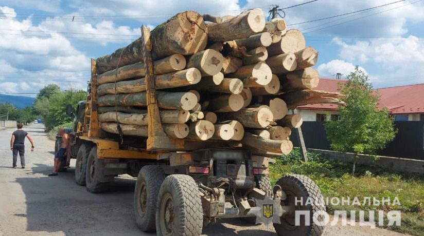 У Сваляві вилучили УРАЛ з нелегальною лісопродукцією (ФОТО)