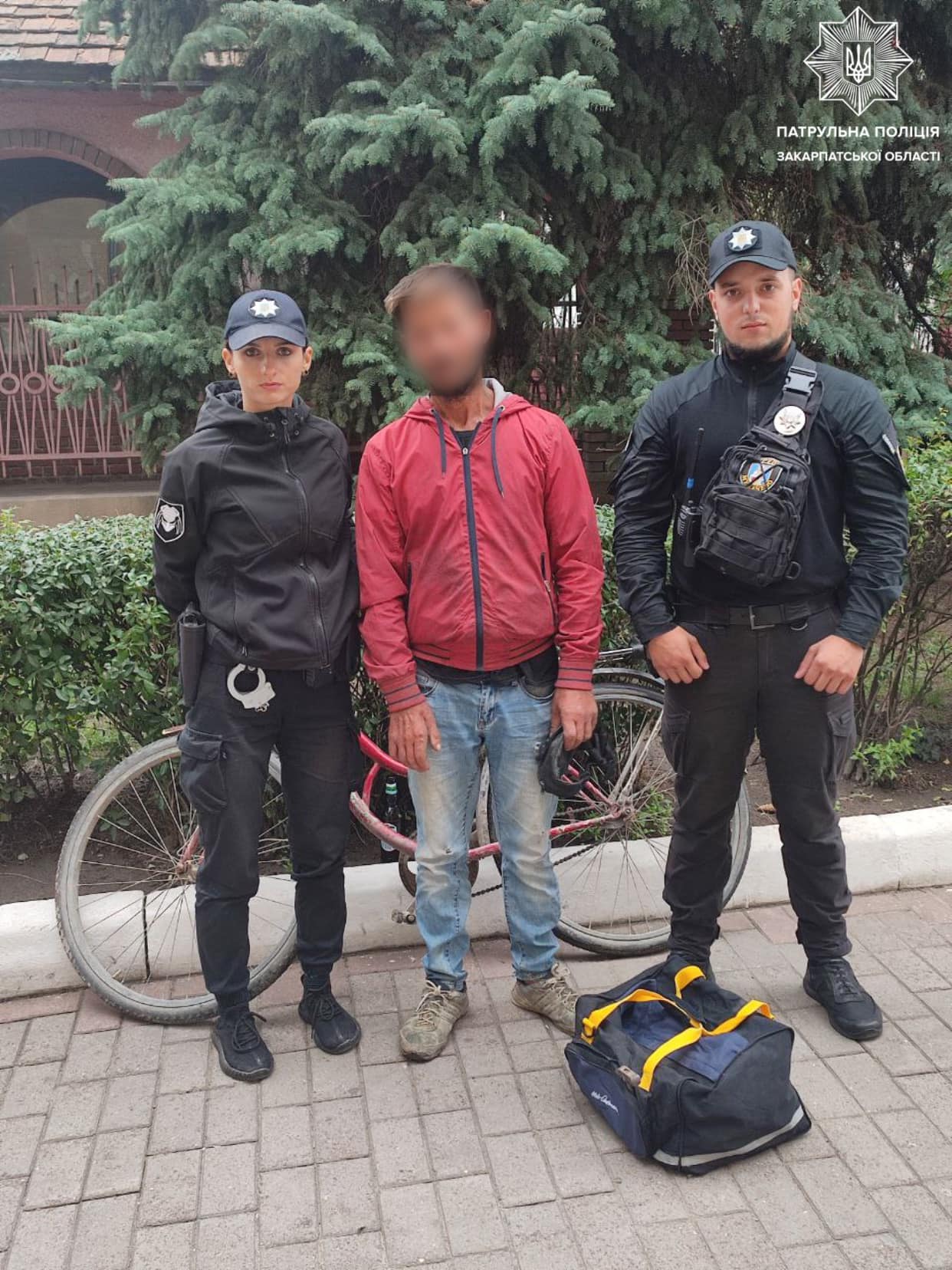 У Мукачеві затримали чоловіка, який перебував у розшуку за крадіжку – розпивав алкоголь у громадському місці (ФОТО)