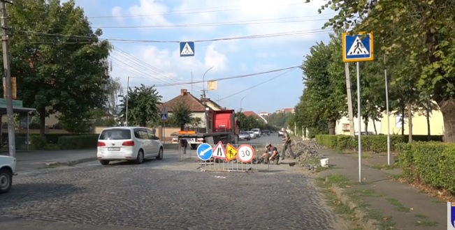 У Мукачеві проведуть поточний ремонт ще на 18 міських вулицях (ВІДЕО)