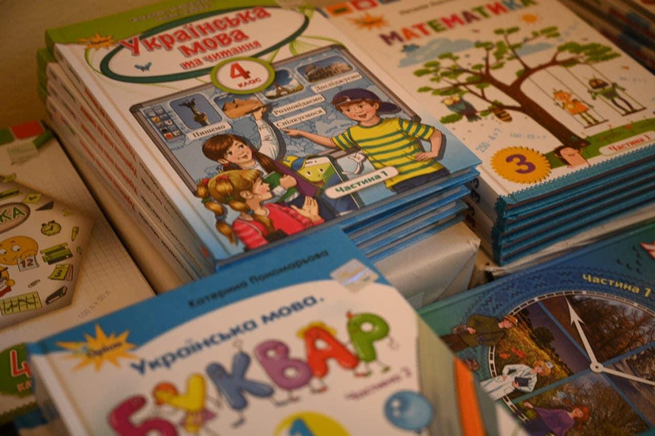 Понад 5,6 тисячі книг Закарпаття відправило українським дітям за кордон 