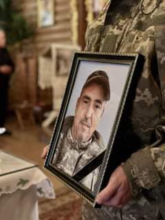 У Мукачеві попрощалися з полеглим у війні Героєм Василем Богутом (ФОТО)