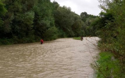 На Закарпатті в річці шукали чоловіка, який зник ще 9 січня