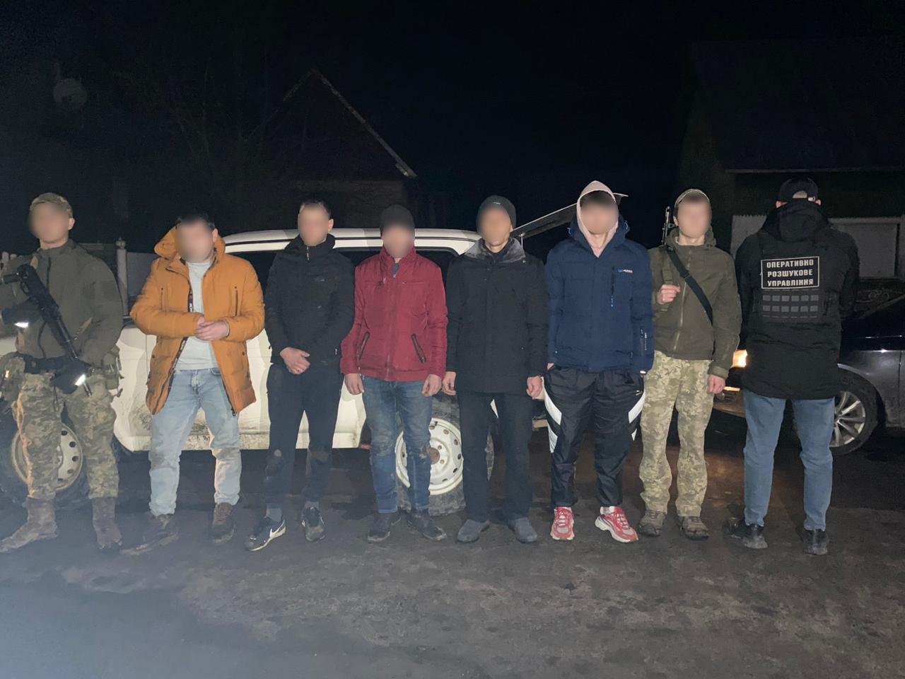 Упродовж доби 14 чоловіків спробували незаконно перетнути українсько-румунський кордон на Закарпатті (ФОТО)