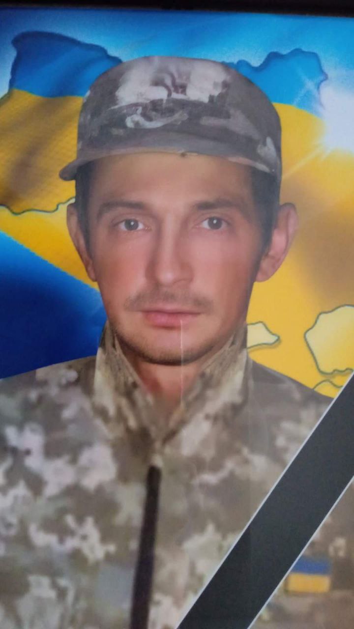 Мукачево попрощається із полеглим у війні захисником Віталієм Курицею (ФОТО)