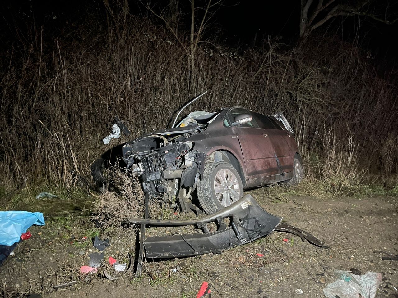 На Берегівщині у зіткненні Volkswagen-а і вантажівки Volvo загинула пасажирка легковика (ФОТО)