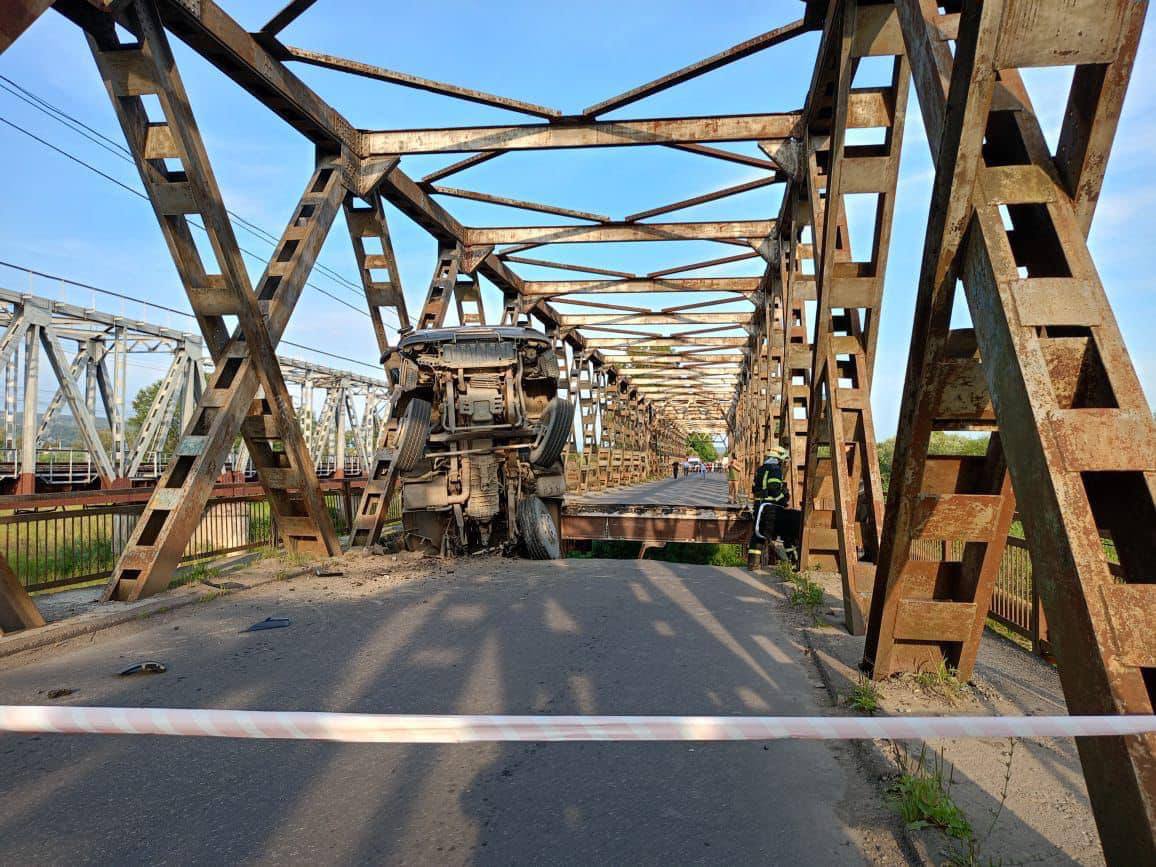 ПП "Стік", вантажівка якого спричинила обвал мосту через річку Тересва, за 4 млн реконструює міст у селі Угля на Тячівщині