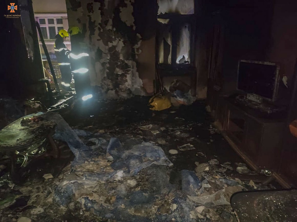 Причина пожежі в квартирі на Корзо в Ужгороді встановлюється - ДСНС (ФОТО)