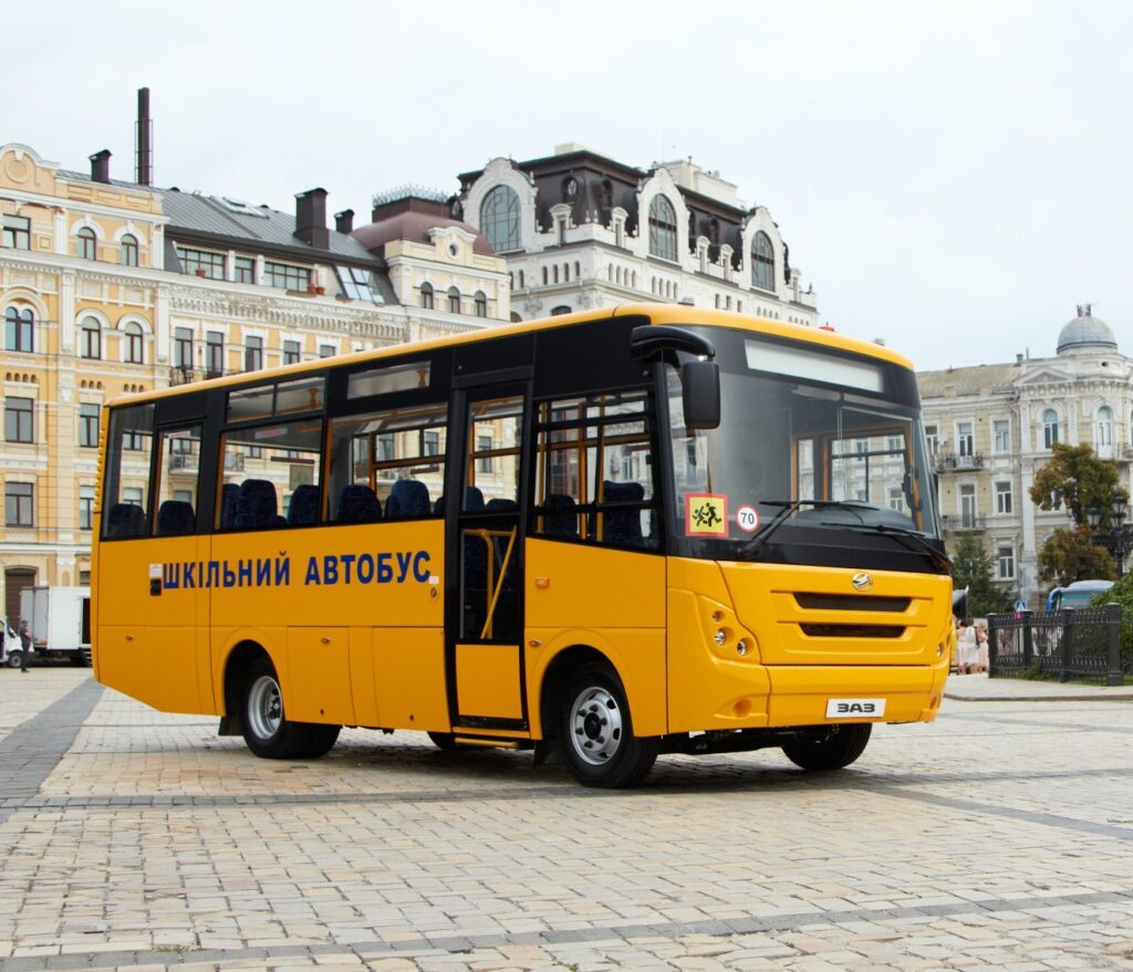 "Черкаський автобус" може поставити Закарпатській ОДА 30 шкільних автобусів