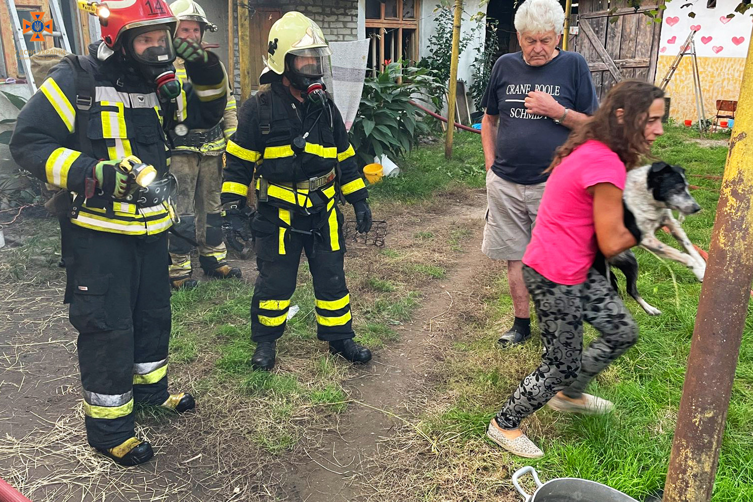 У Хусті під час пожежі врятували зачиненого у задимленій літній кухні пса (ФОТО)