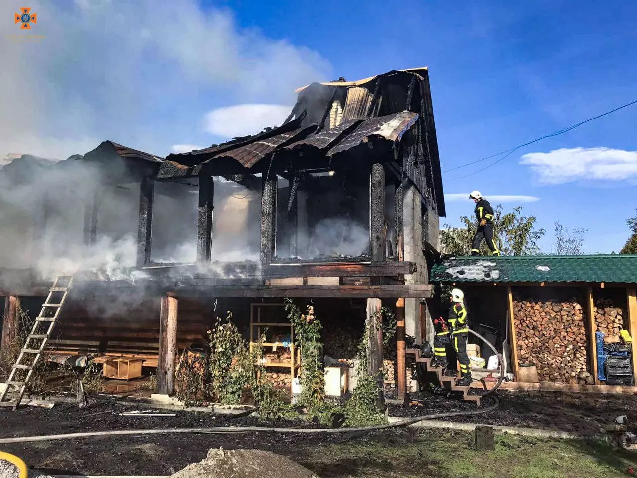В Ізках на Хустщині згорів житловий будинок (ФОТО)