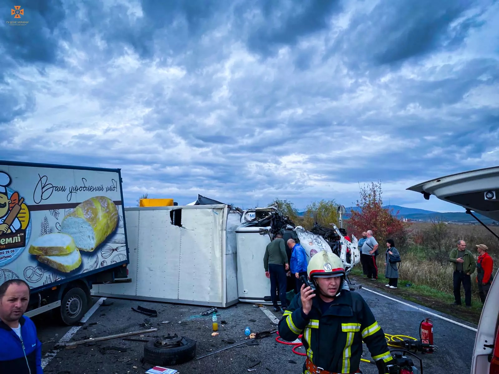 Унаслідок зіткнення 4-х авто на Мукачівщині постраждали двоє людей – ДСНС