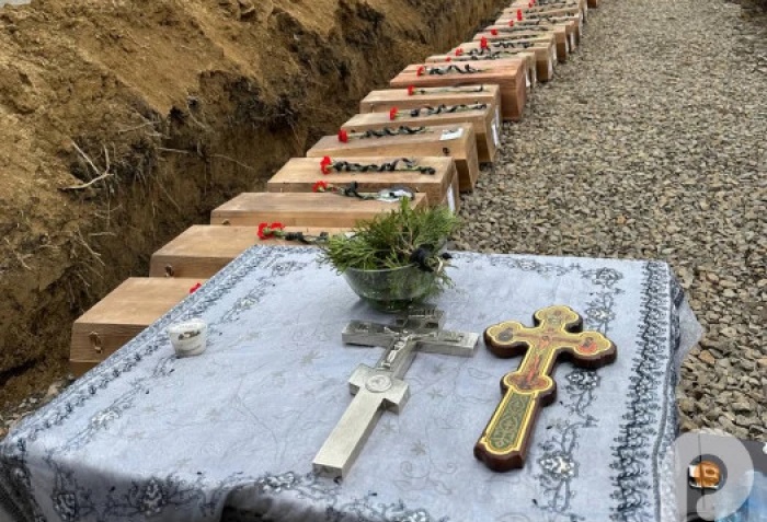 Останки похованих під радянським обеліском в центрі Сваляви перепоховали на міському кладовищі (ФОТО)
