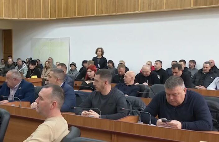 В Ужгороді мешканці з двох мікрорайонів протестували на сесії міськради проти незаконних забудов (ВІДЕО)