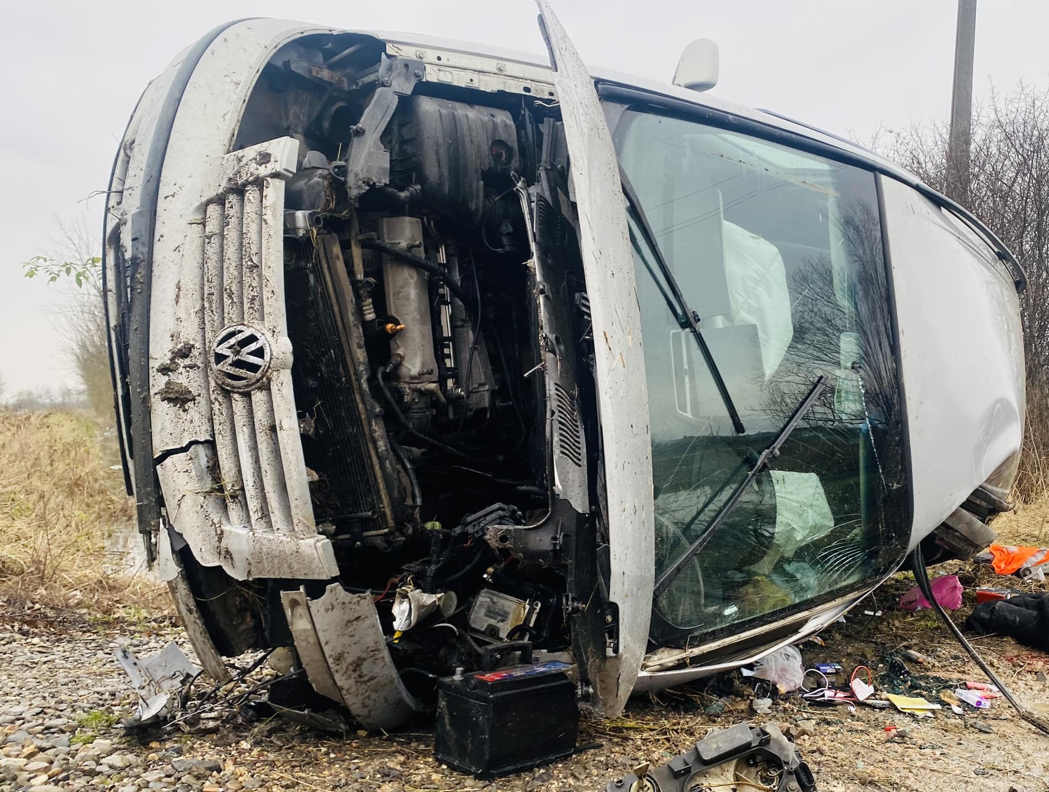 Учора на Берегівщині перекинулося авто, двоє людей травмовано (ФОТО)