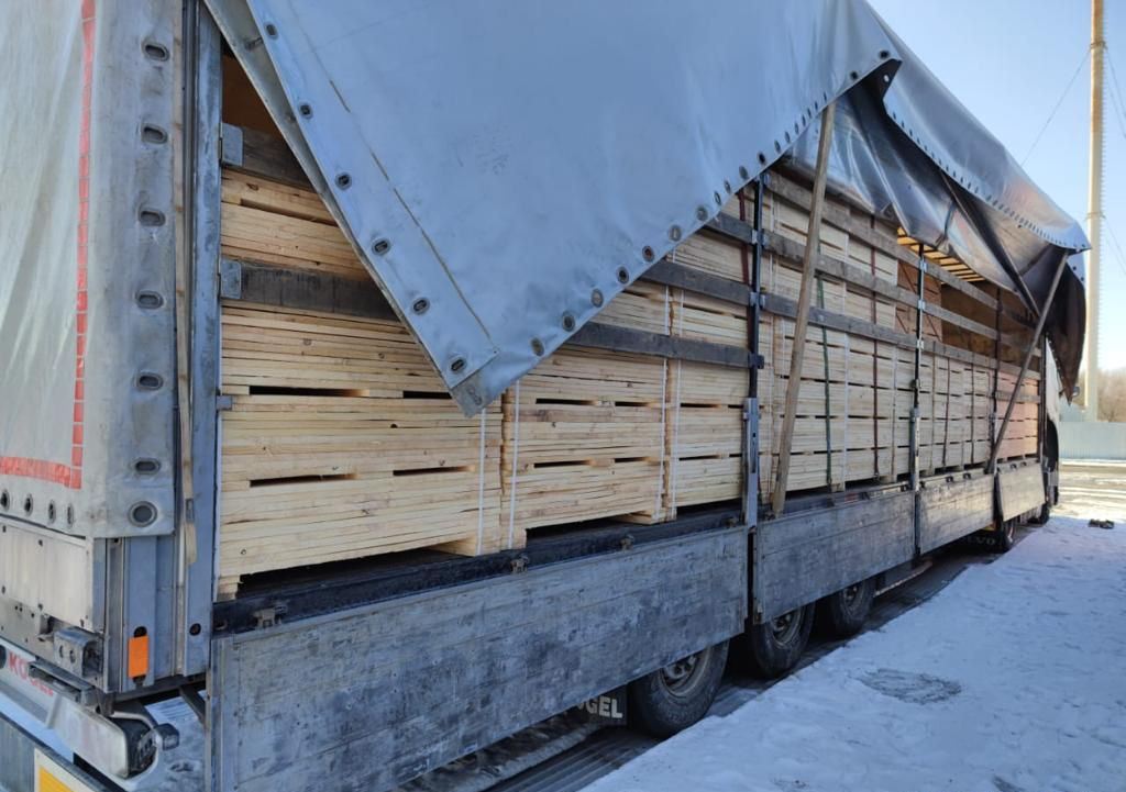 На кордоні на Закарпатті затримали незаконний вантаж лісоматеріалів (ФОТО)