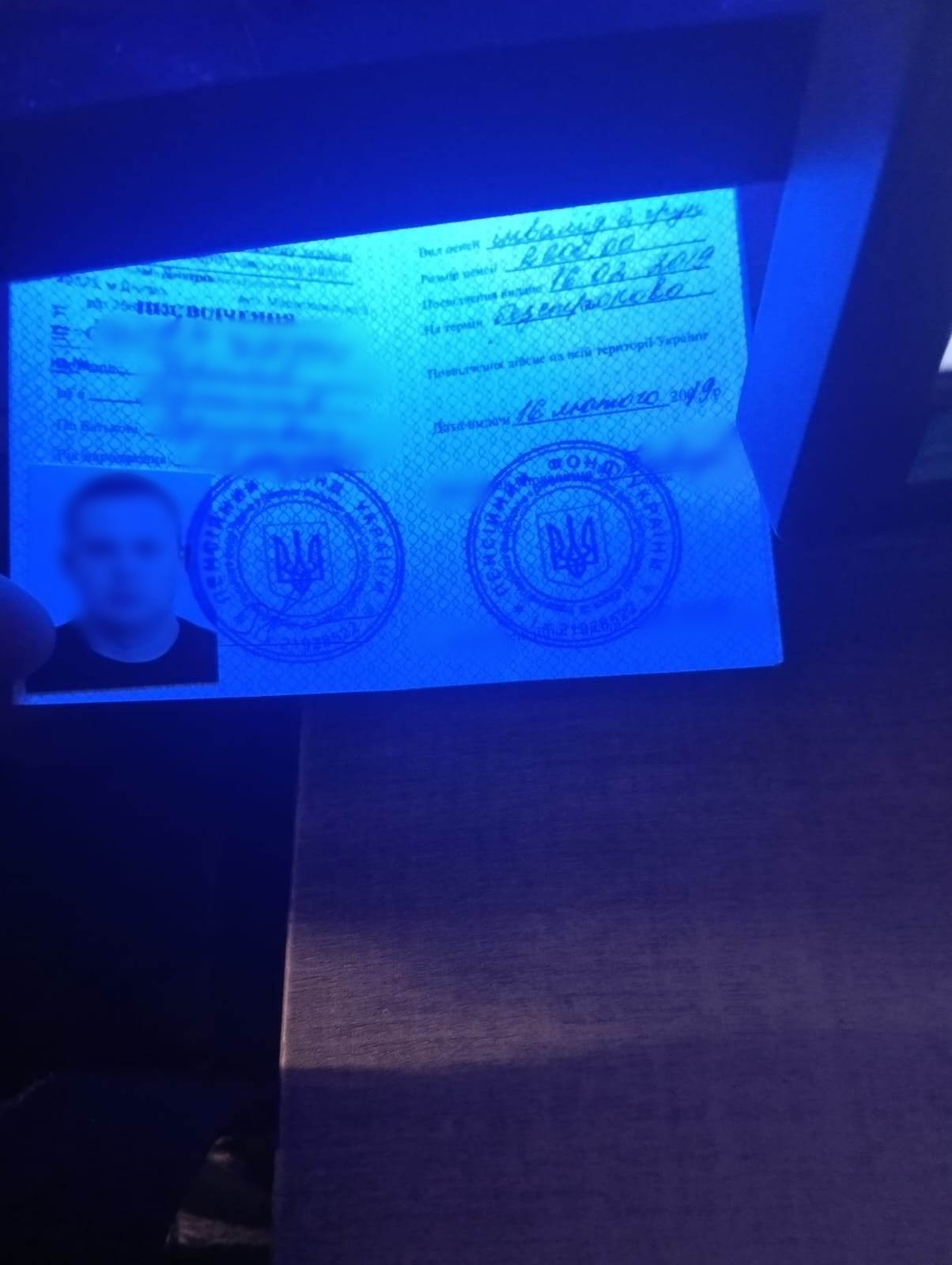 Трьох військовозобов’язаних, які намагались виїхати з України за підробленими документами, виявили на Закарпатті (ФОТО)