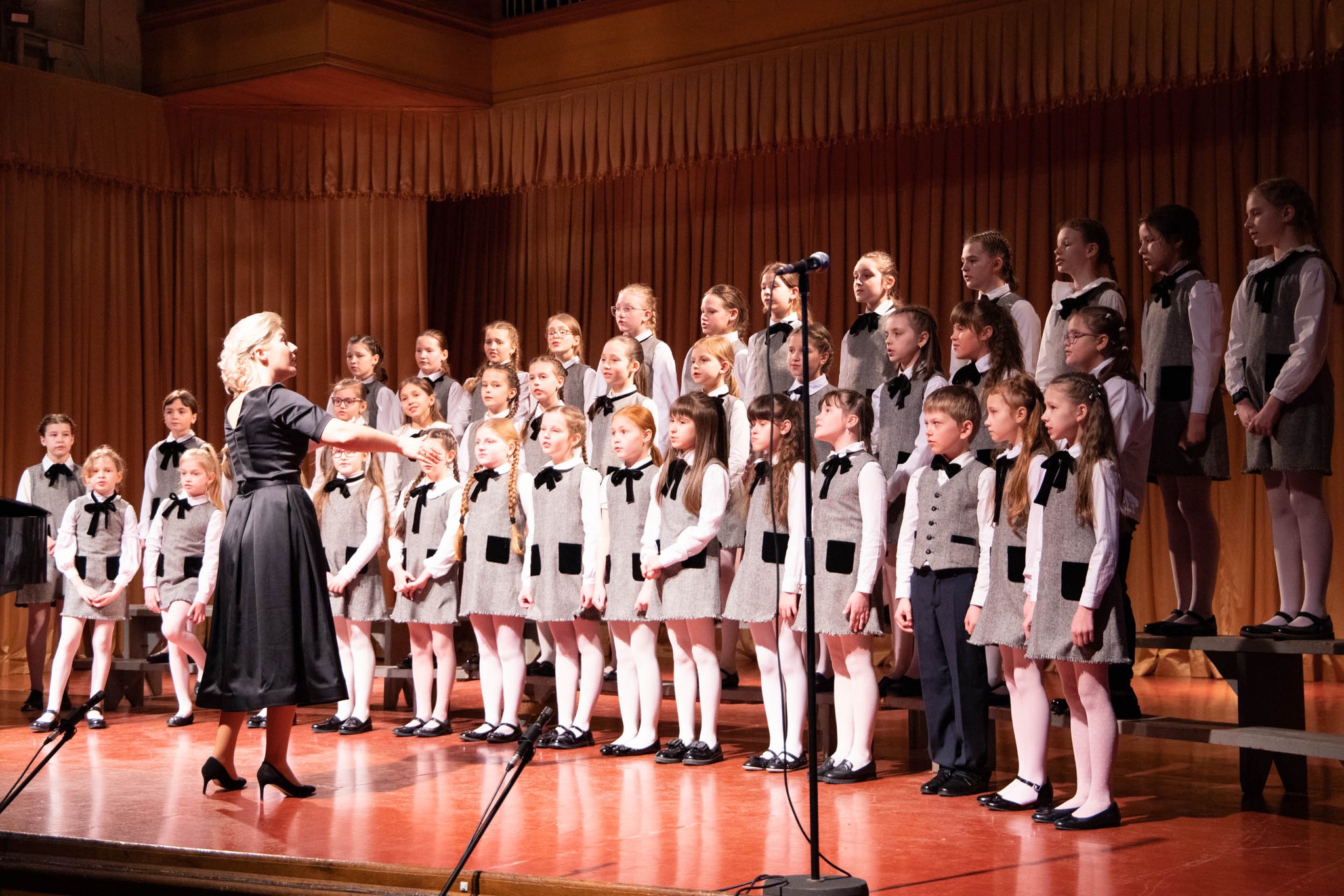 Понад 14 тис. грн на підтримку ЗСУ зібрали на звітному концерті Ужгородської музичної  школи №1 (ФОТО)