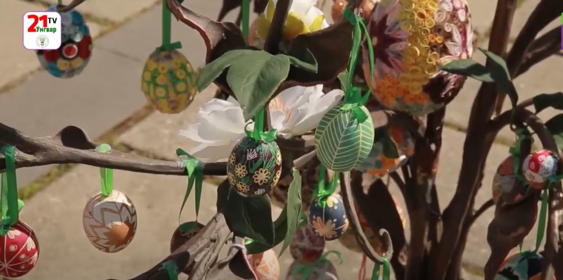 Сад писанкових дерев "розквітнув" у Падіюні в Ужгороді (ВІДЕО)