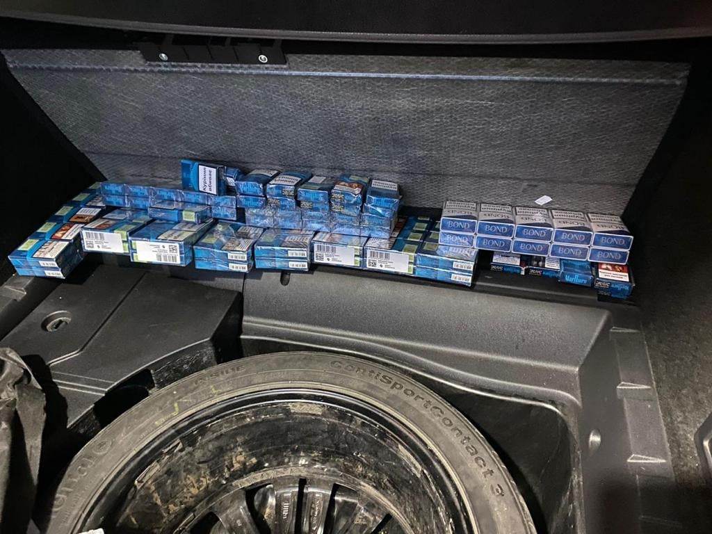 У власний день народження чоловік на кордоні на Закарпатті через 132 пачки сигарет  позбувся автівки (ФОТО)