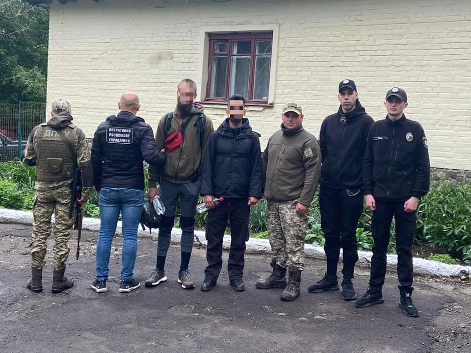 На кордоні зі Словаччиною на Закарпатті затримали 6 порушників (ФОТО)