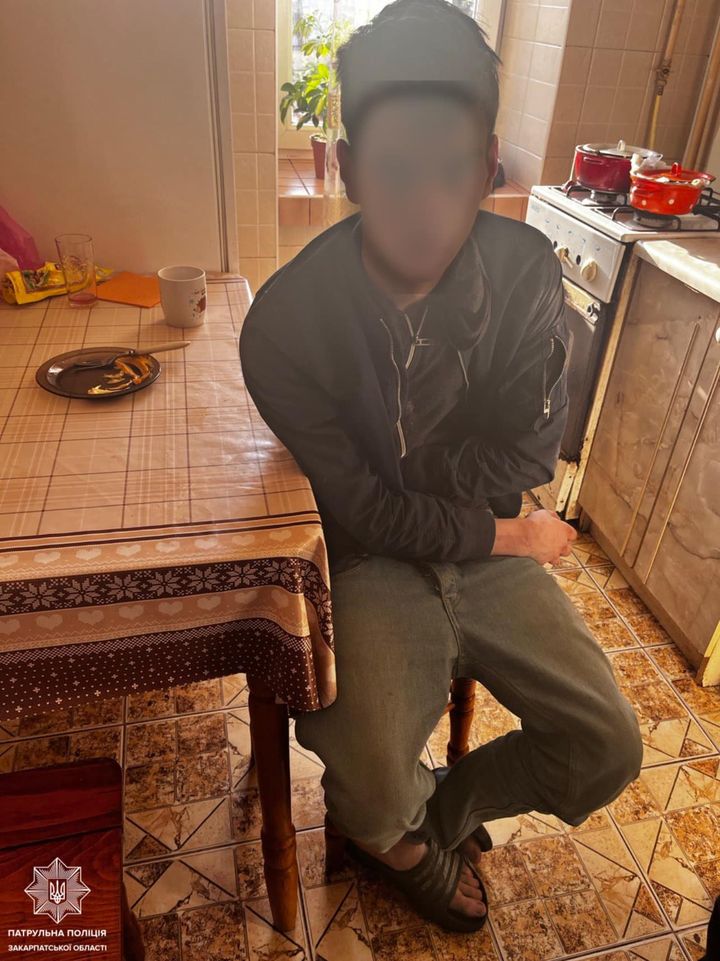 Виписуючись із наркодиспансеру в Ужгороді, 19-річний пацієнт викрав телефон у лікаря (ФОТО)