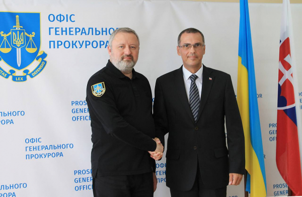 Генпрокурори України та Словаччини зустрілися в Ужгороді (ФОТО)