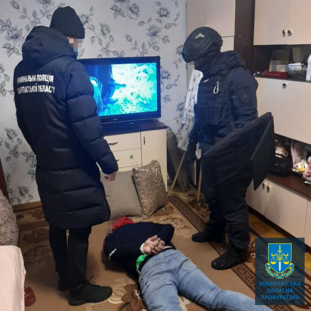 Виноградівця, який убив жінку і переховував тіло на горищі в Ужгороді, засудили до 14 років тюрми (ФОТО)