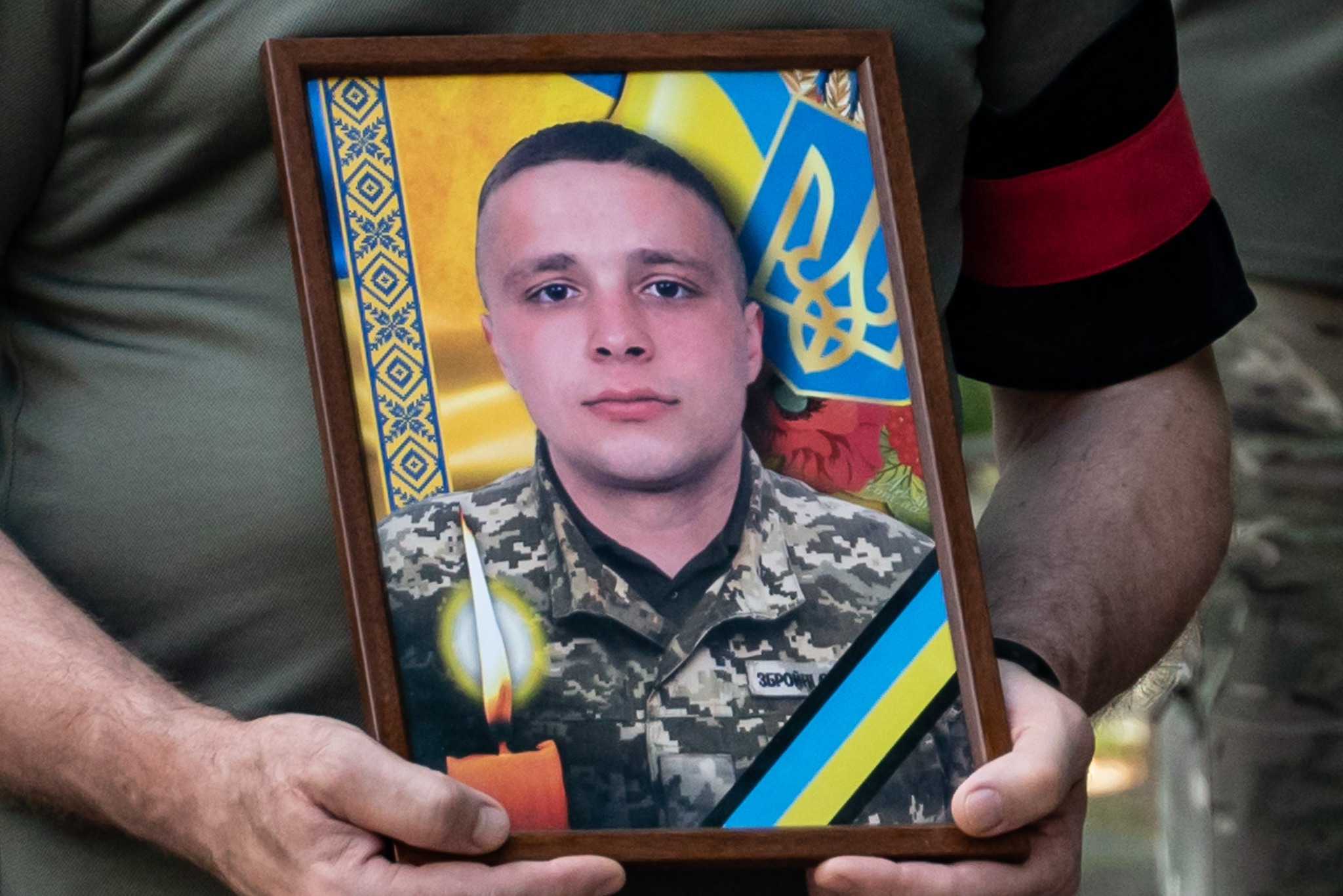 В Ужгороді попрощались із солдатом Олександром Вашашом, який загинув у боях за Україну (ФОТО) 