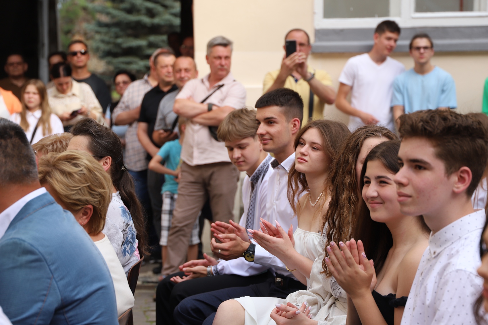 В Ужгороді нагородили 200-бальників та їхніх учителів (ФОТО)