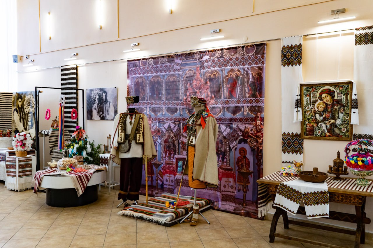В Ужгороді відкрили виставку про культуру гуцулів, покутян і буковинців (ФОТО)