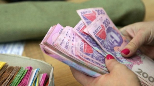 На Рахівщині працівницю банку засуджено до 5 років тюрми за заволодіння майже 700 тис. грн 