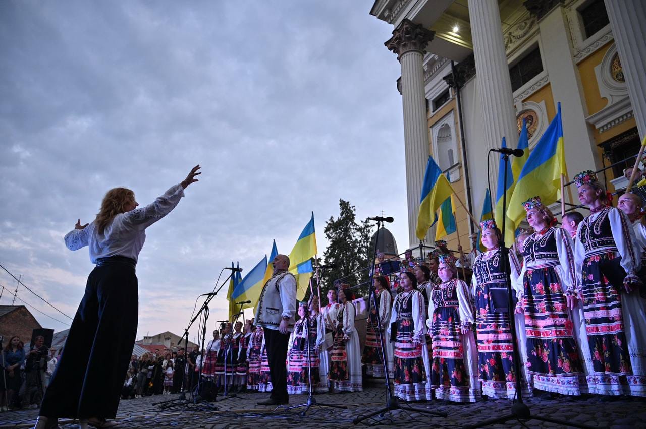 Молитва за Україну лунала на світанку Дня Незалежності в обласному центрі Закарпаття (ФОТО)