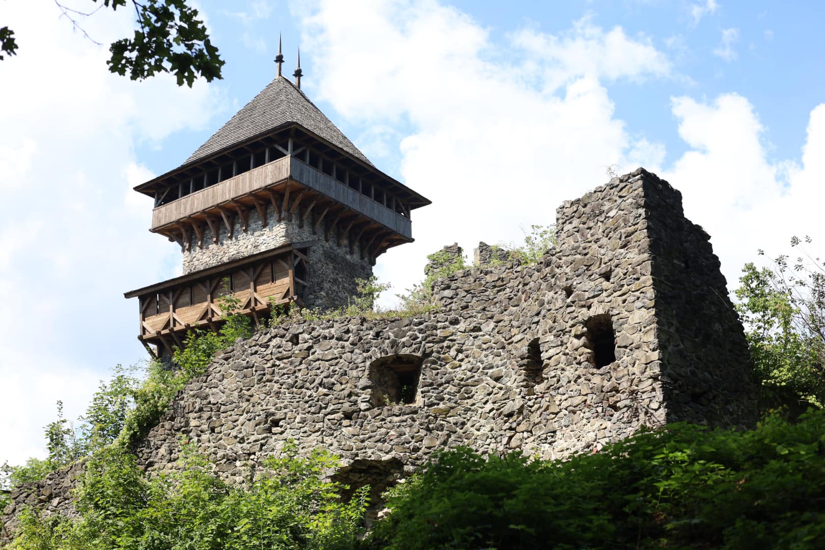 Київські науковці провели комплексні наукові дослідження Невицького замку на Закарпатті (ФОТО)