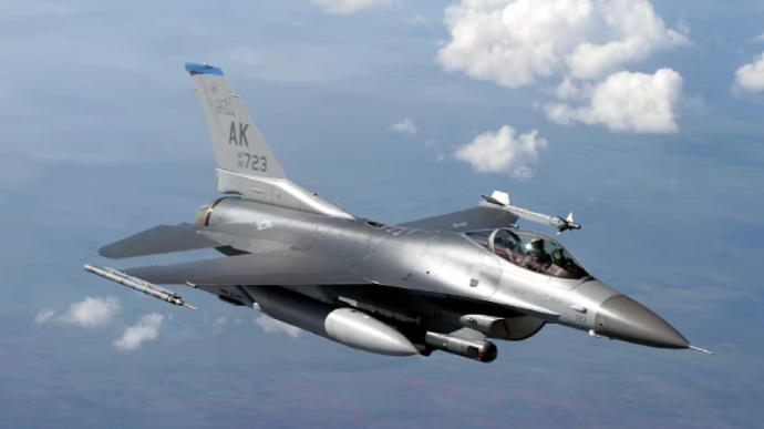 Байден "дав зелене світло" навчанню українських пілотів на F-16 – Пентагон