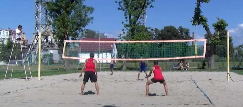18 команд стали учасниками турніру з пляжного волейболу серед юнаків в Ужгороді (ВІДЕО)